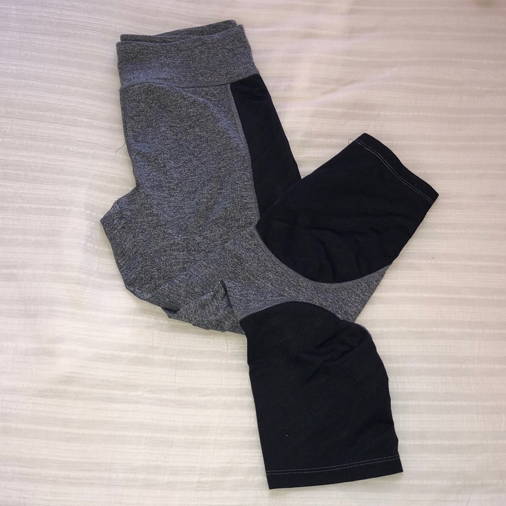 Forever21 Gray & Black Yoga Mid-Calf Length Pant